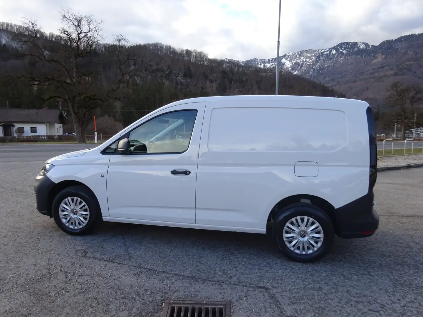 Vehicle image, number 8