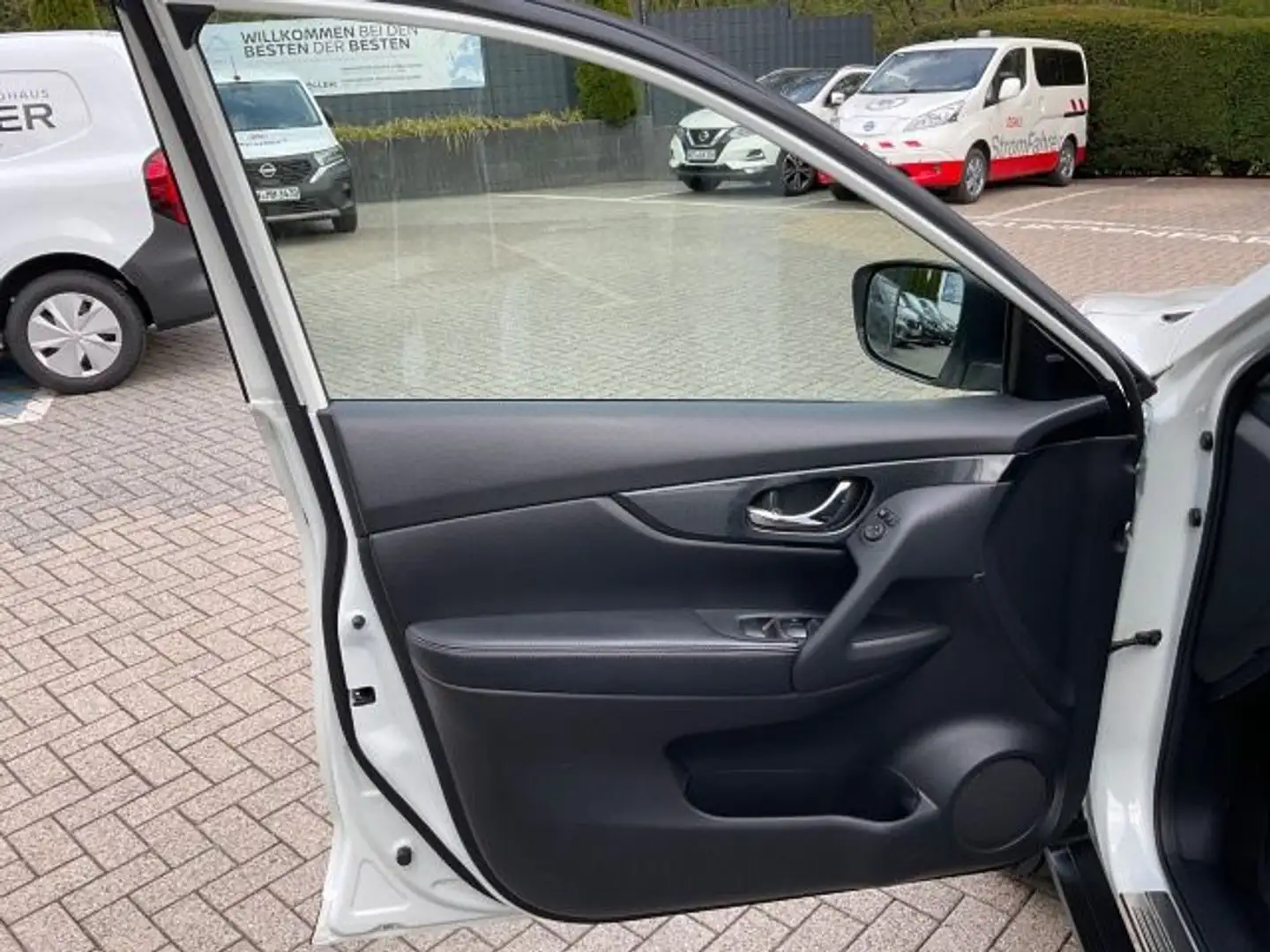Vehicle image, number 12