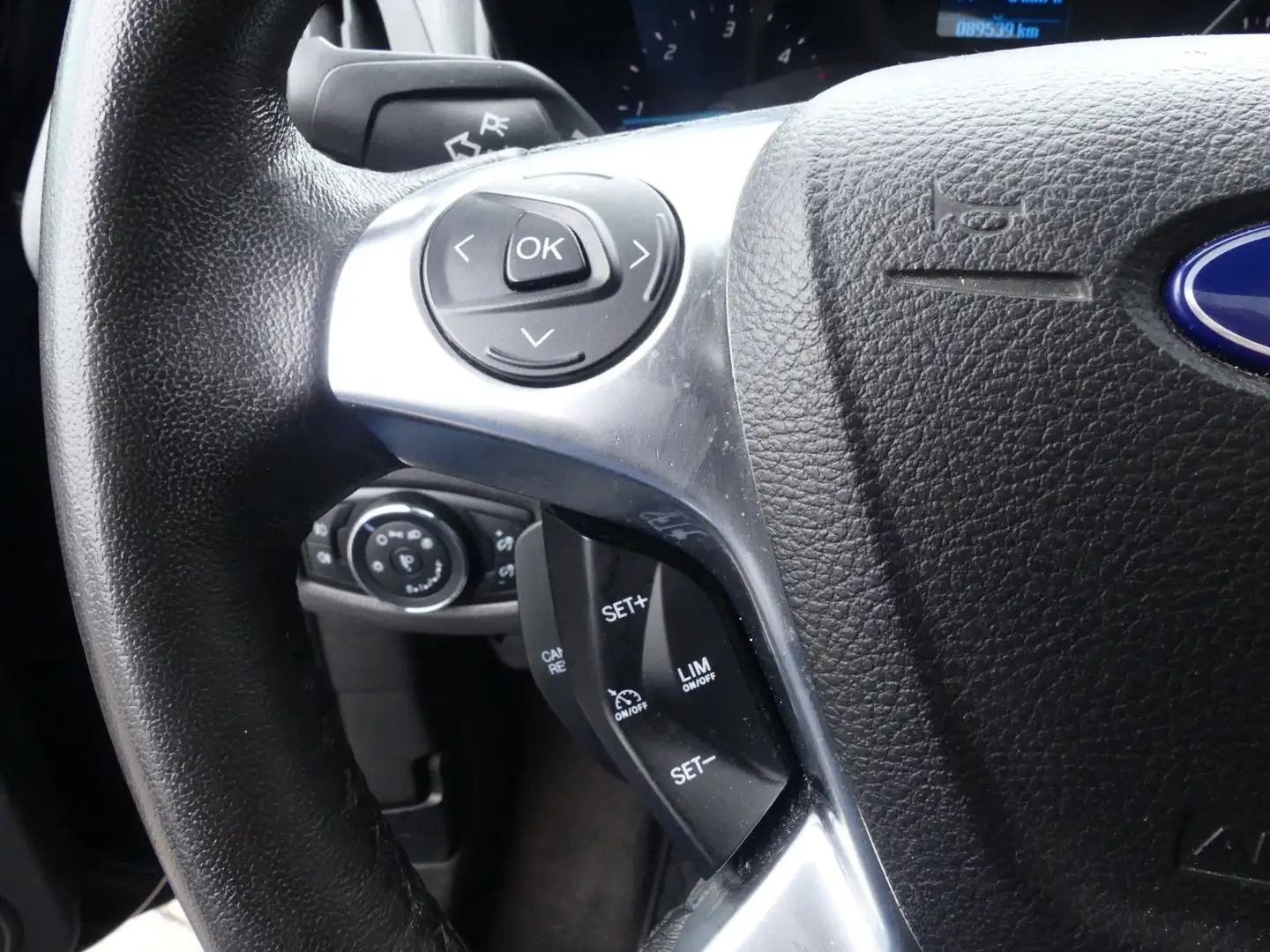 Vehicle image, number 8