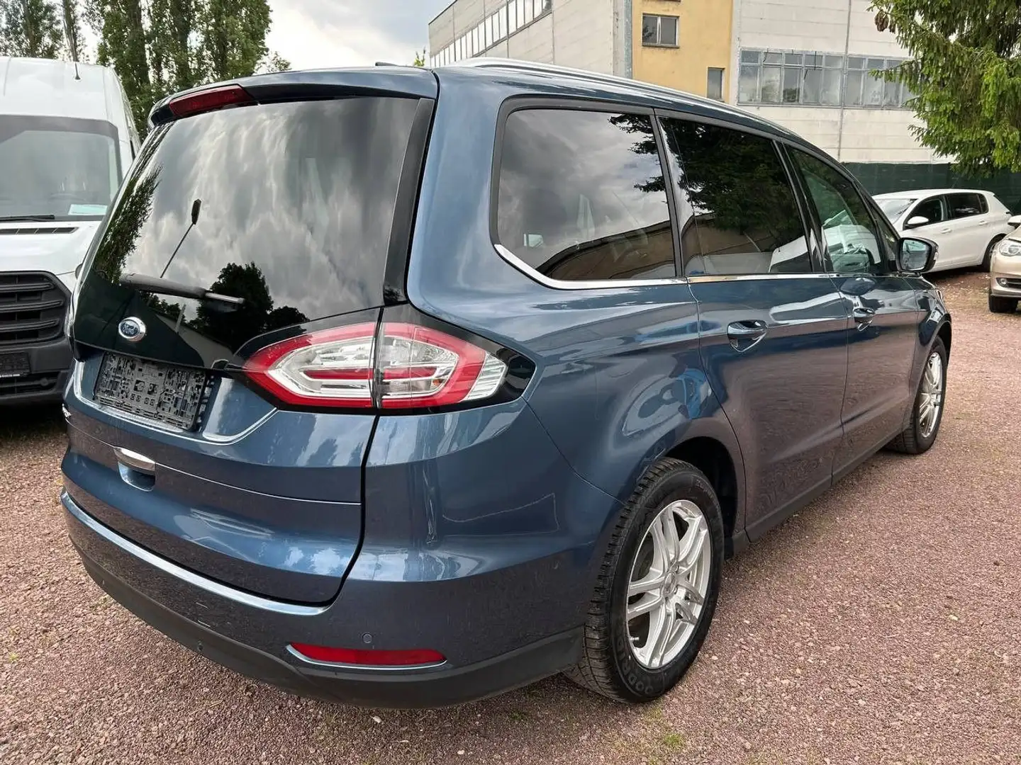 Vehicle image, number 4