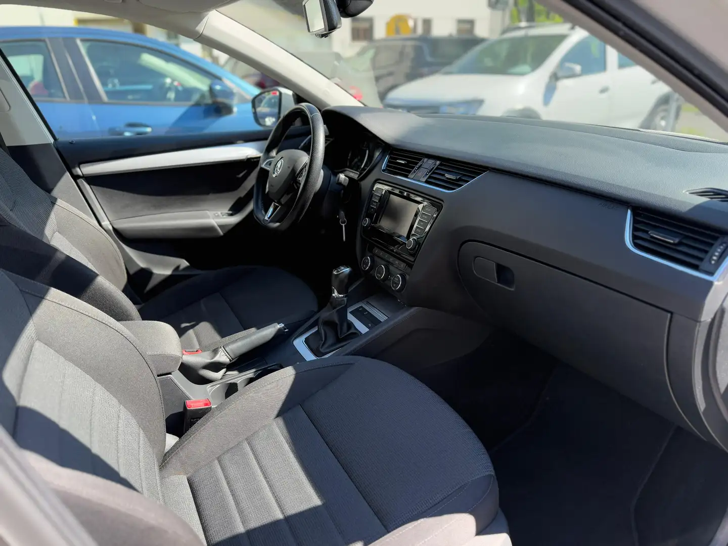Vehicle image, number 9