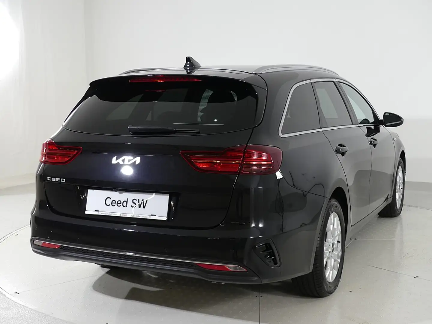 Vehicle image, number 4