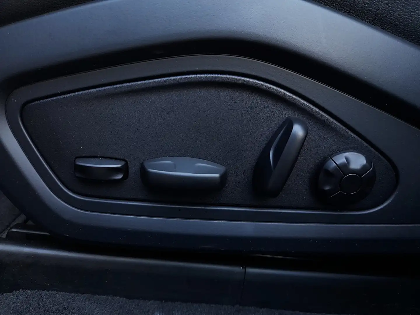 Vehicle image, number 13