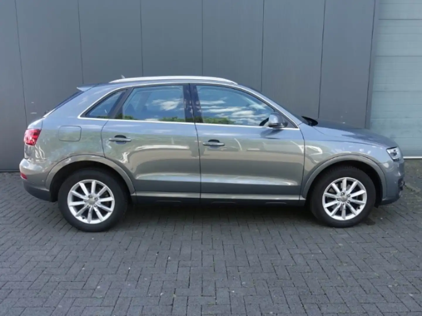 Vehicle image, number 16