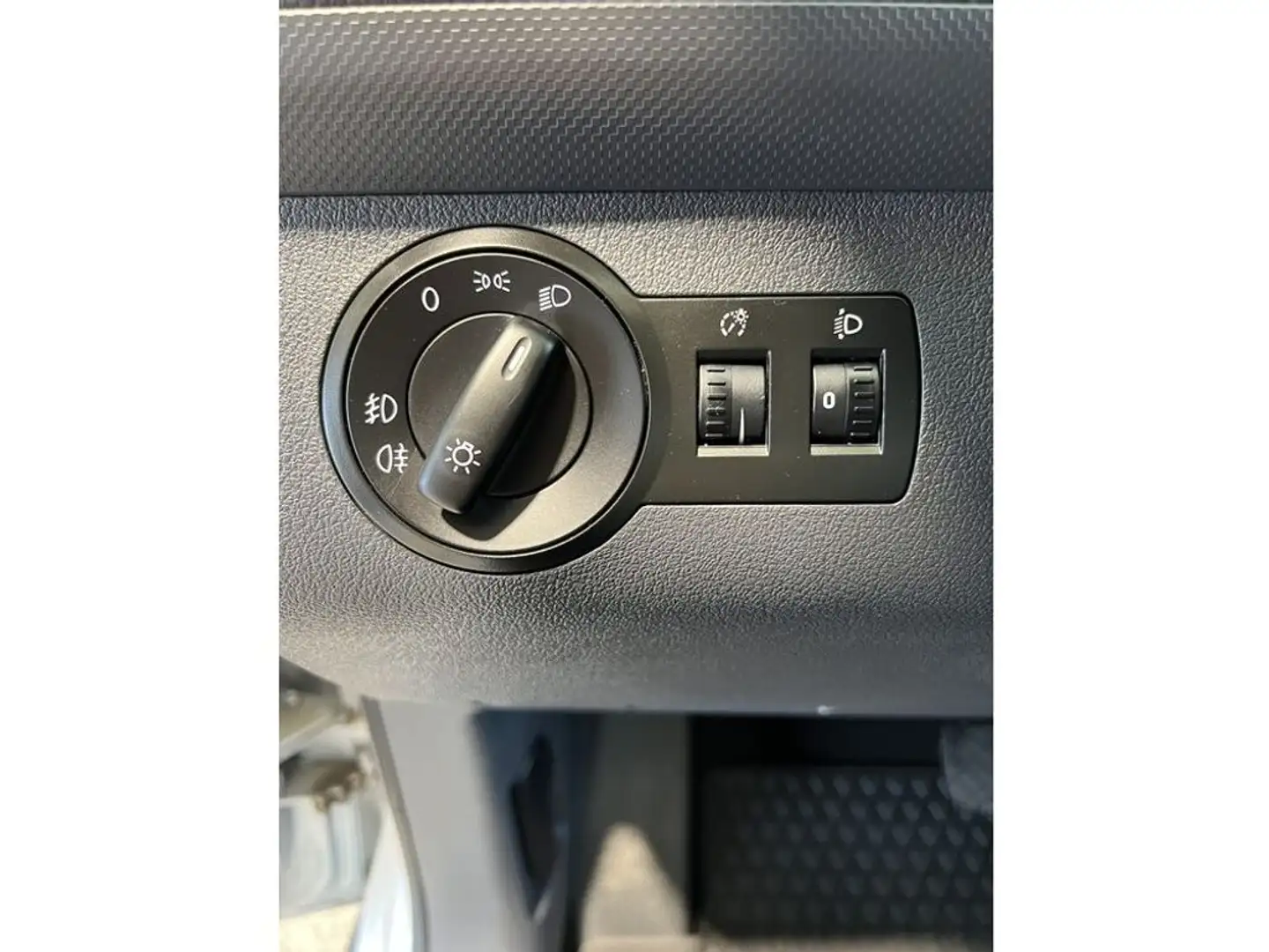 Vehicle image, number 12