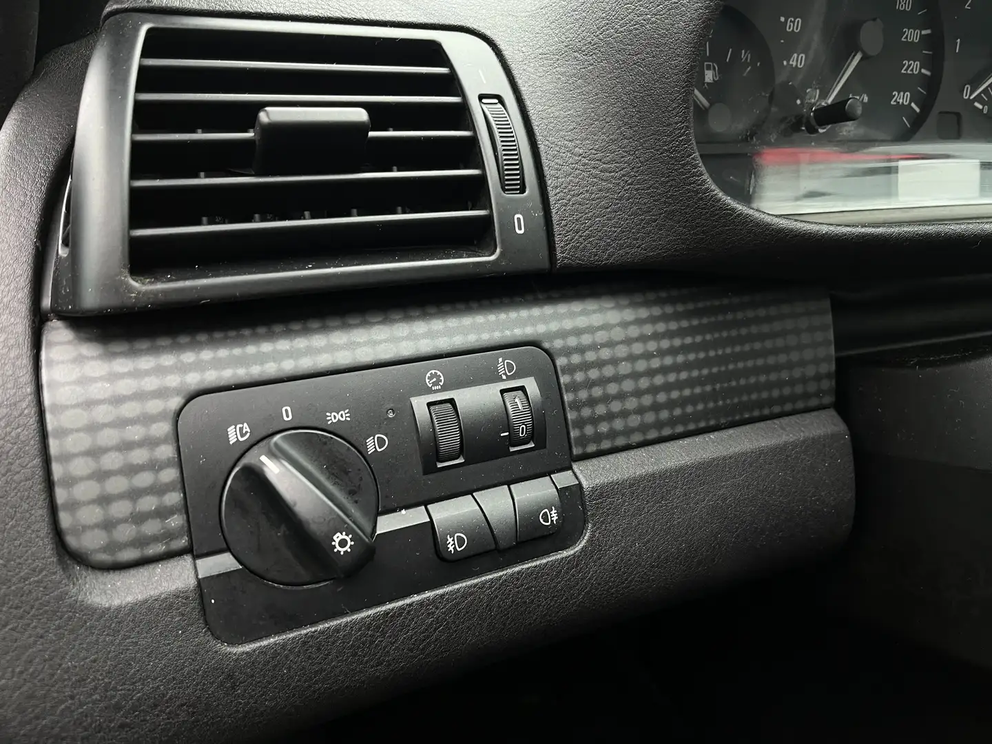 Vehicle image, number 11