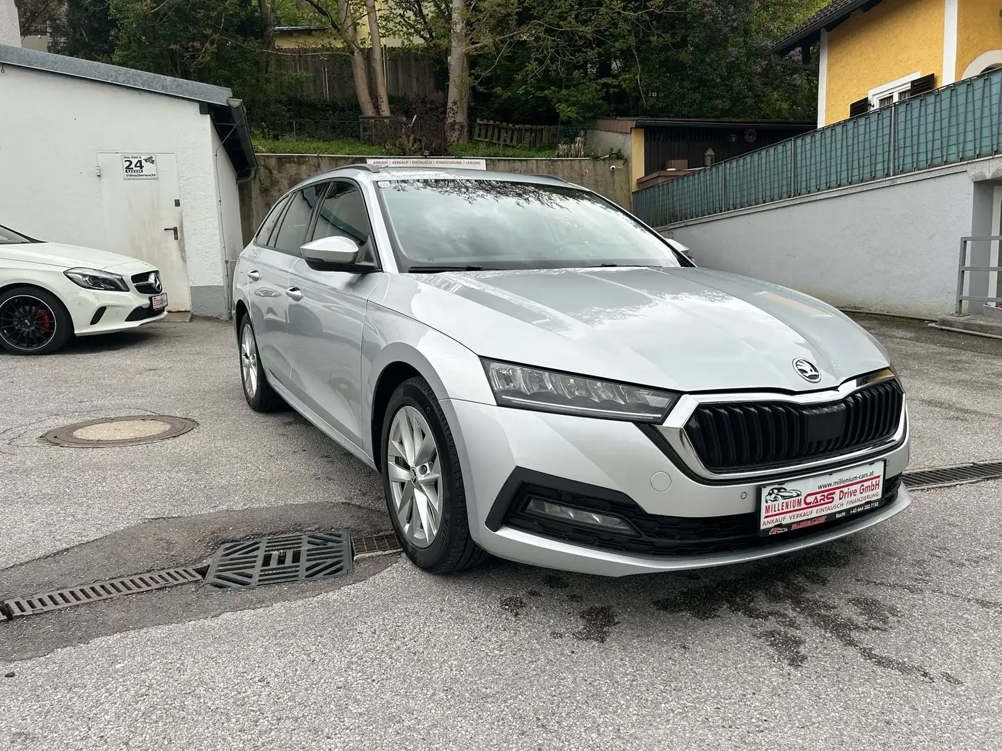 Vehicle image, number 12