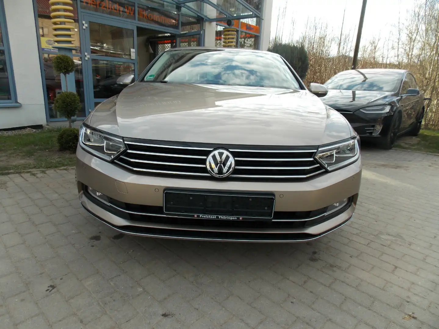 Vehicle image, number 6