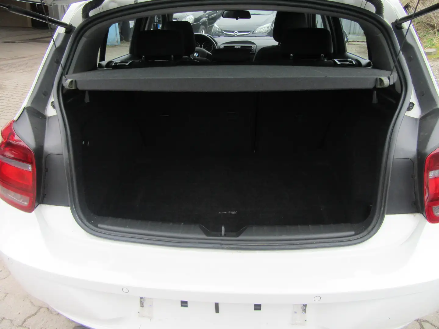 Vehicle image, number 10