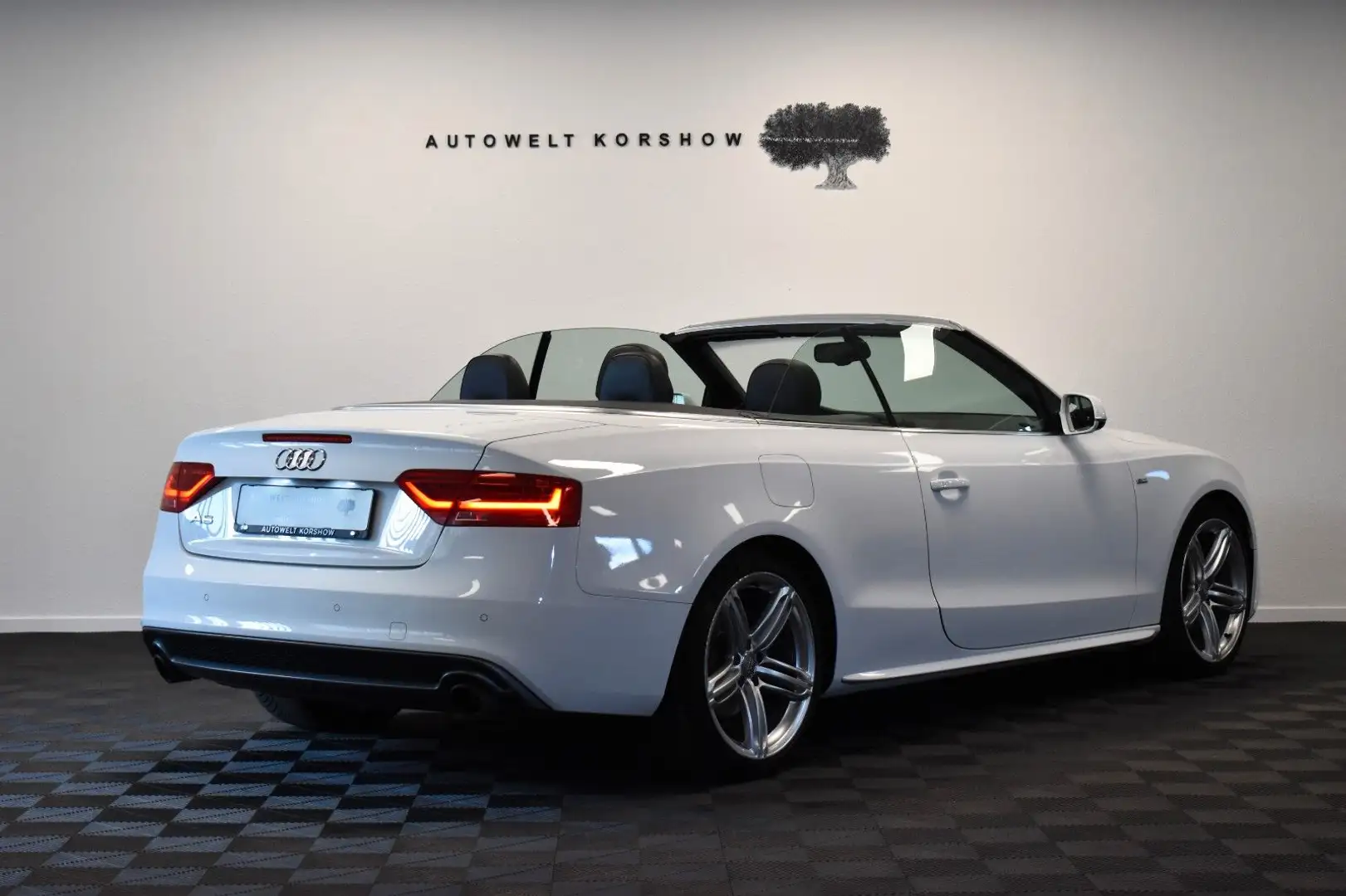 Vehicle image, number 9