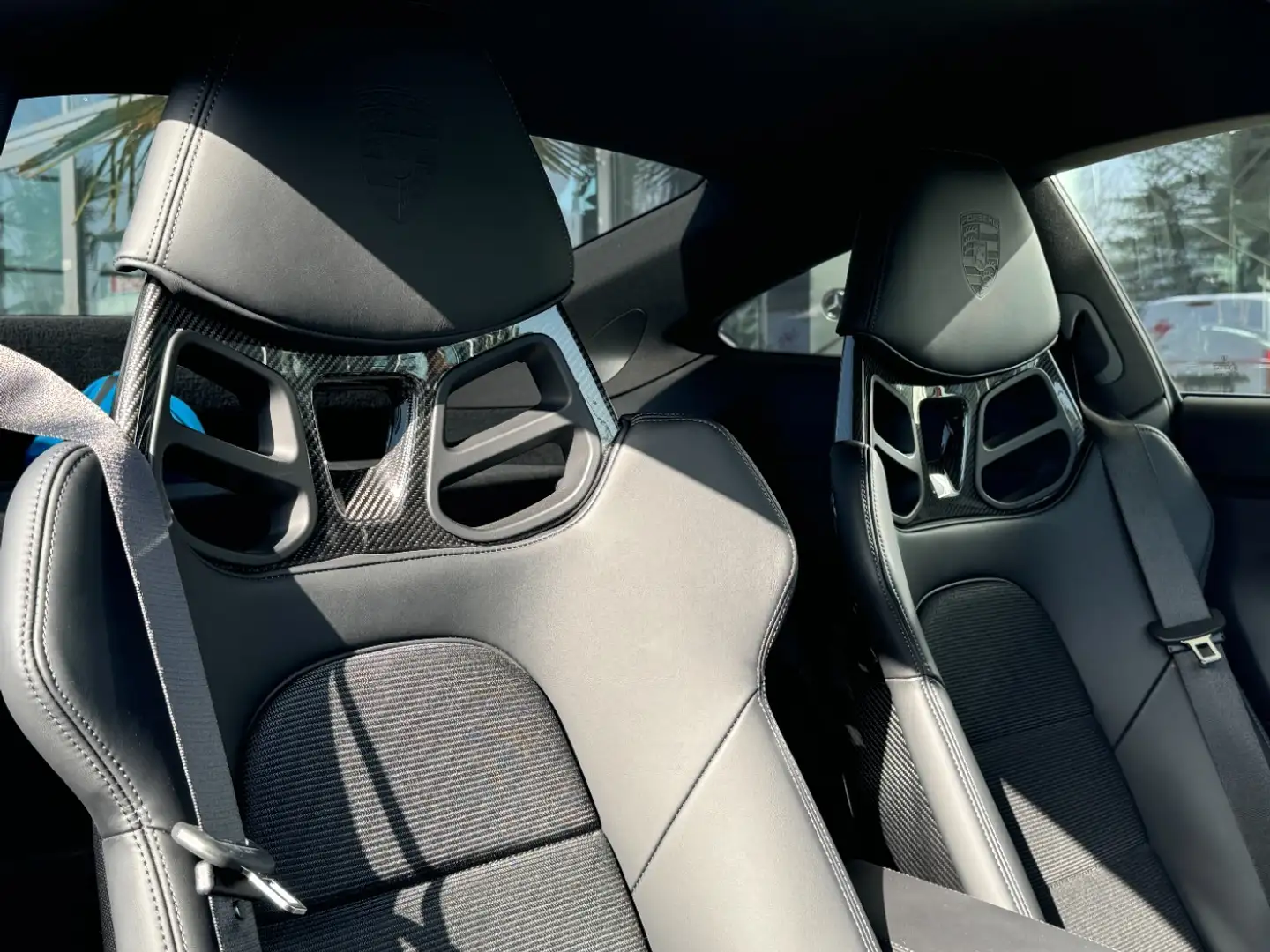 Vehicle image, number 16