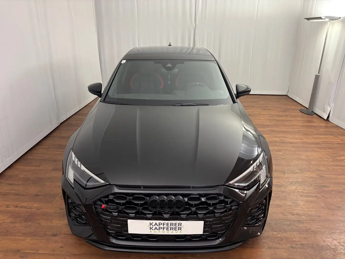 Vehicle image, number 4