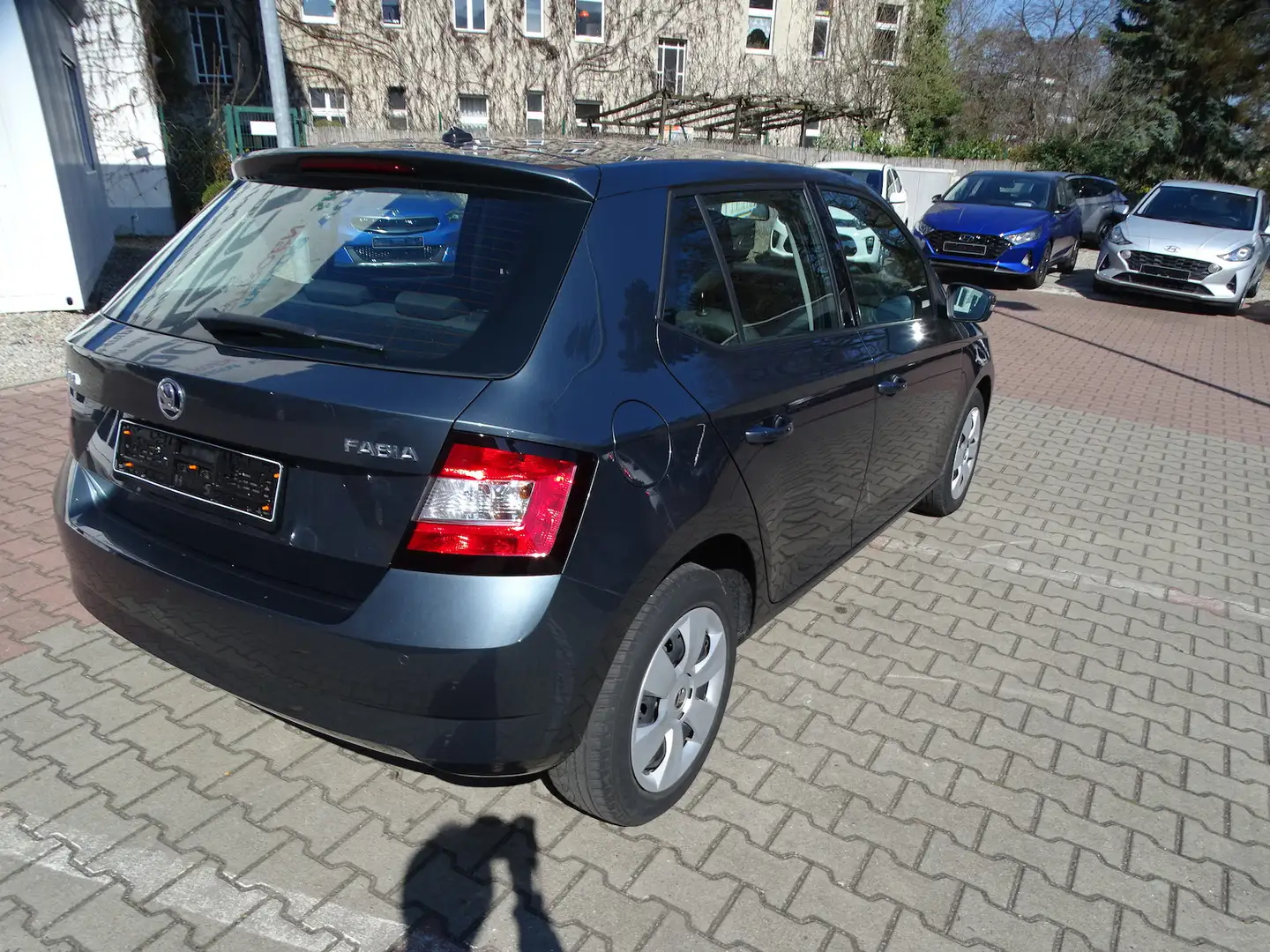 Vehicle image, number 5