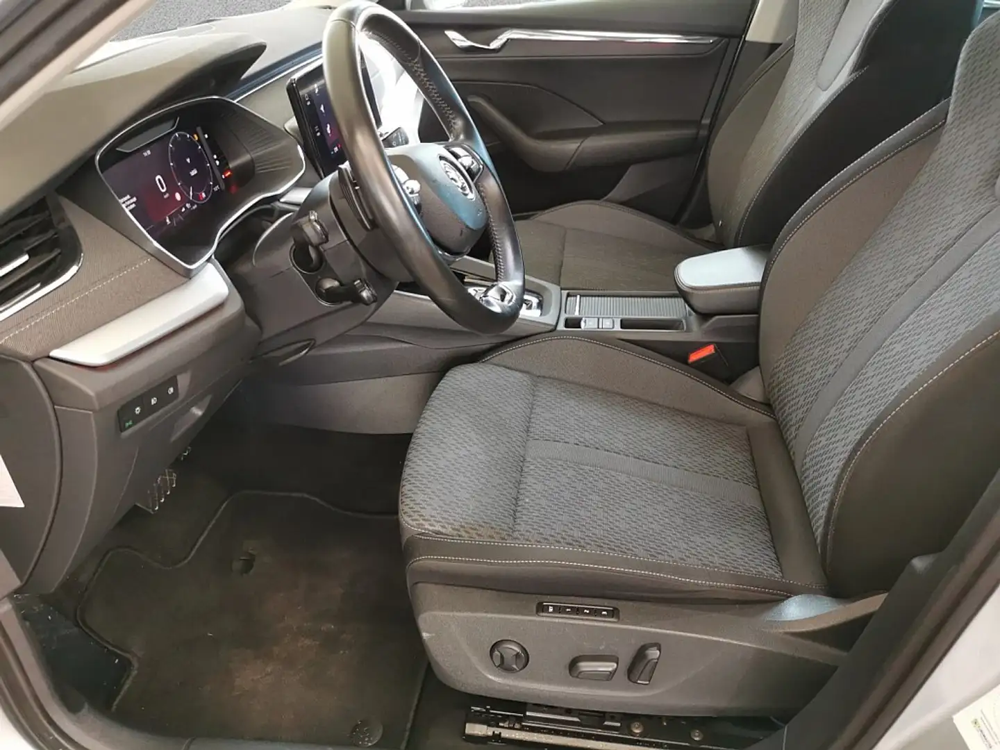 Vehicle image, number 6