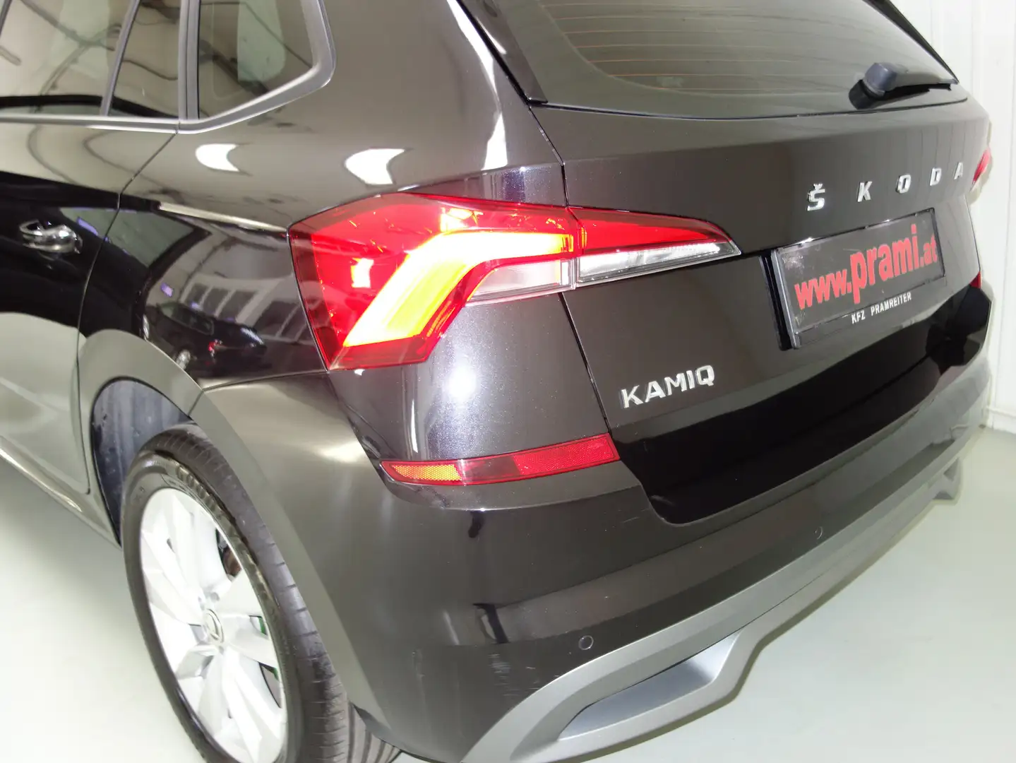 Vehicle image, number 9
