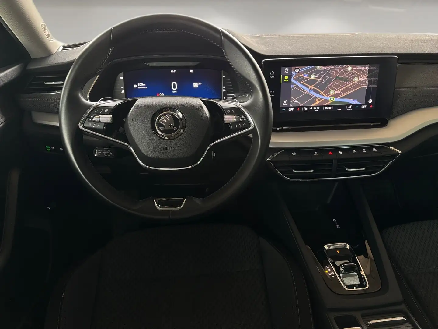 Vehicle image, number 19