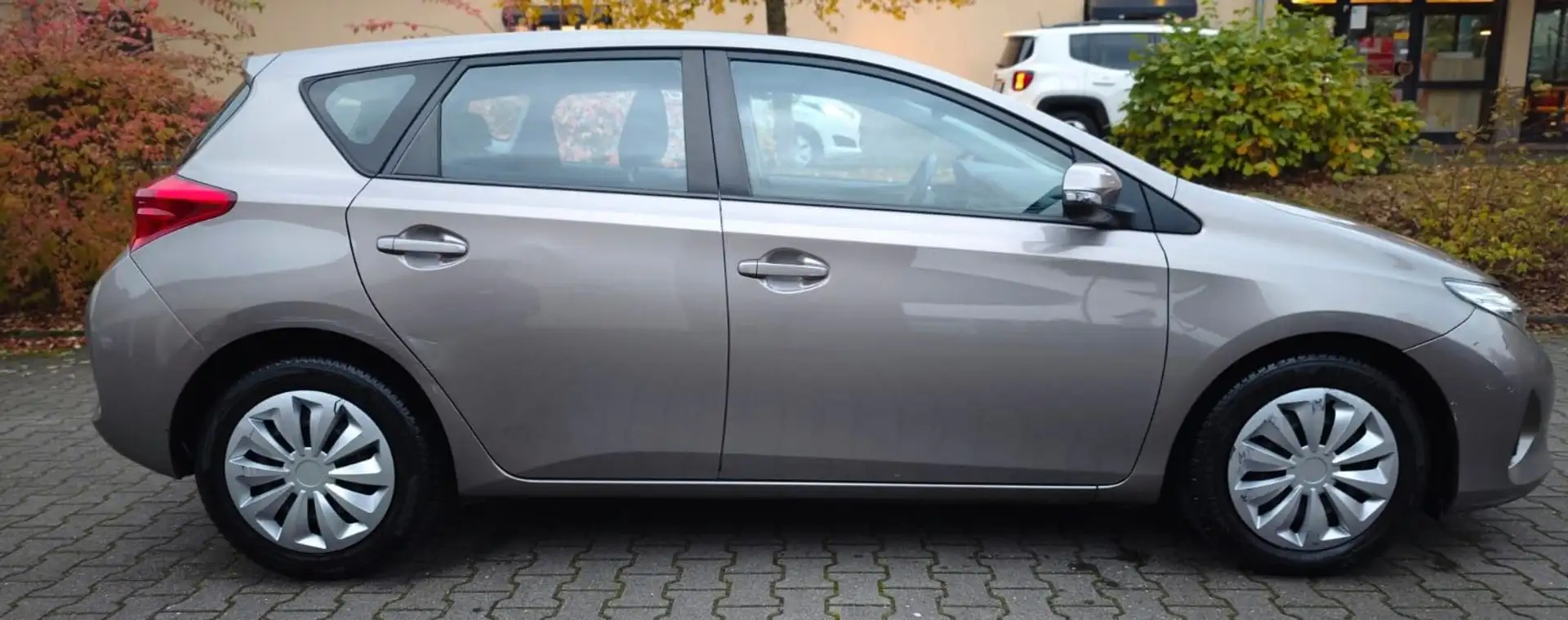 Vehicle image, number 4