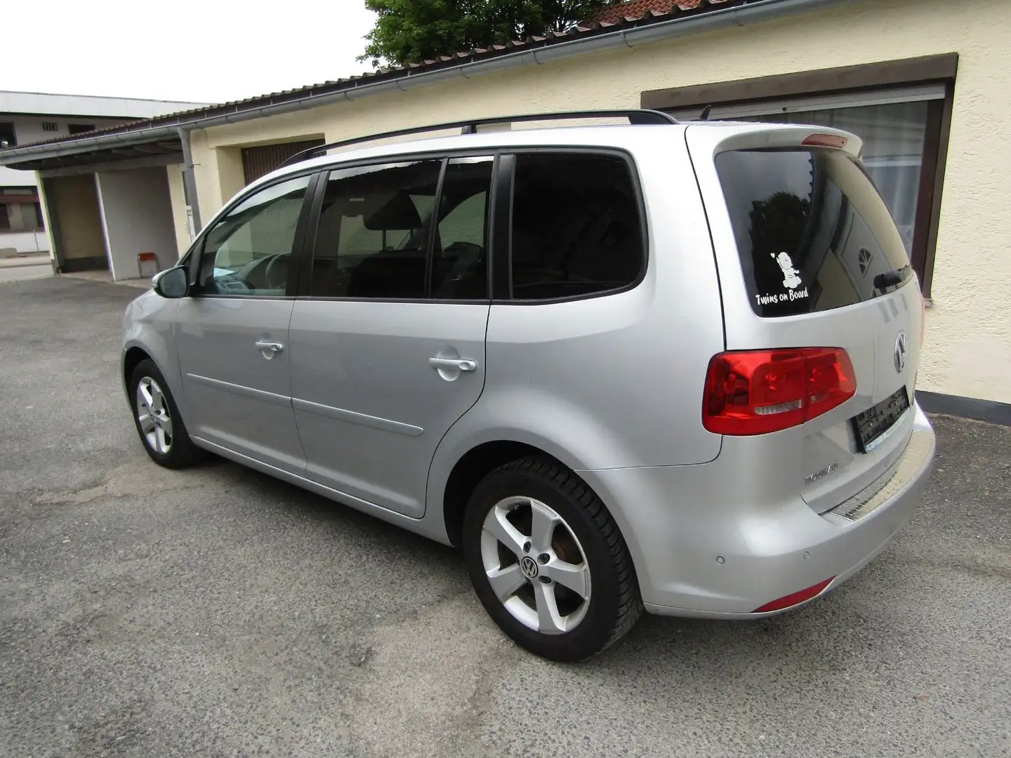 Vehicle image, number 6