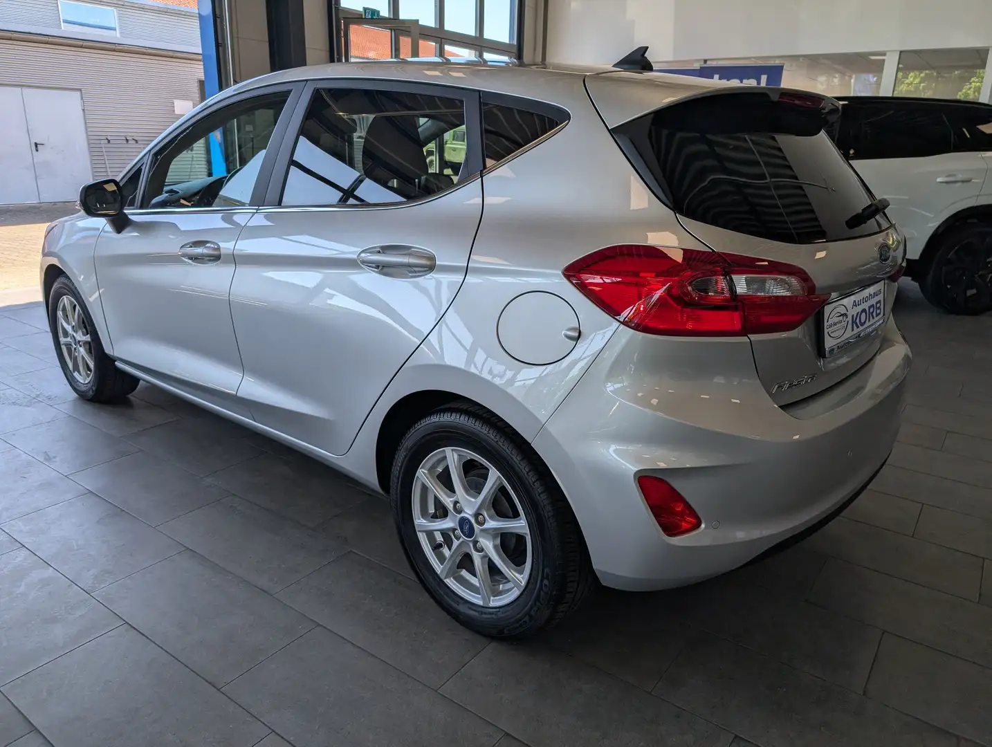 Vehicle image, number 18