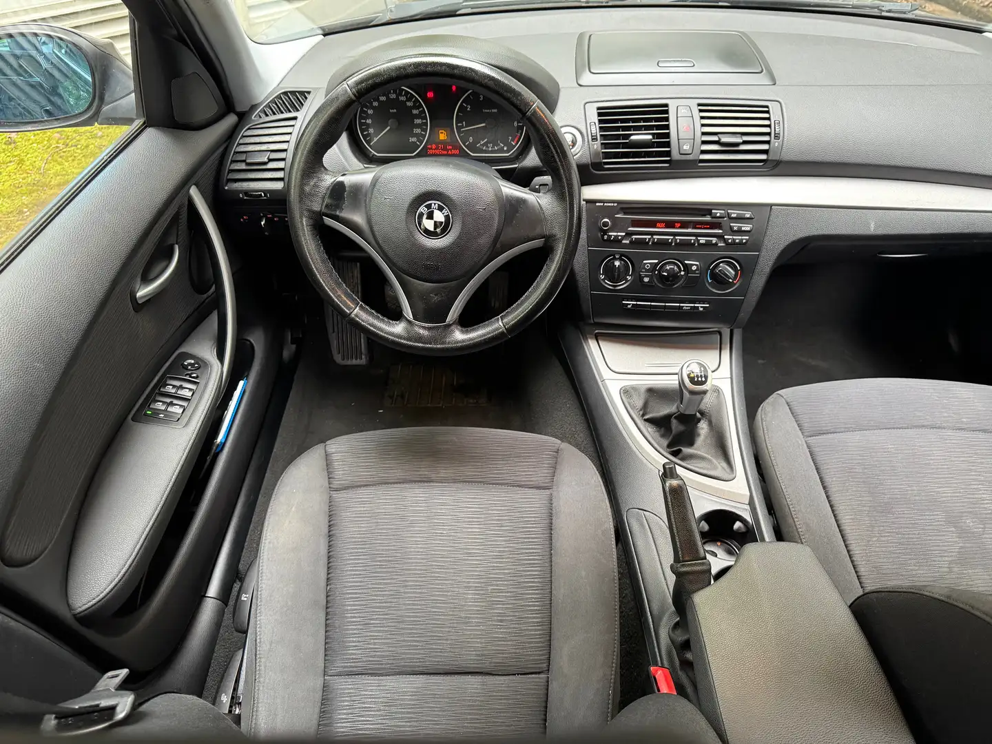 Vehicle image, number 6