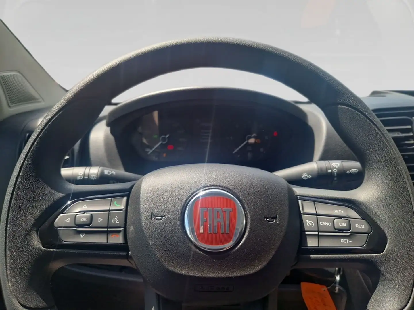 Vehicle image, number 12