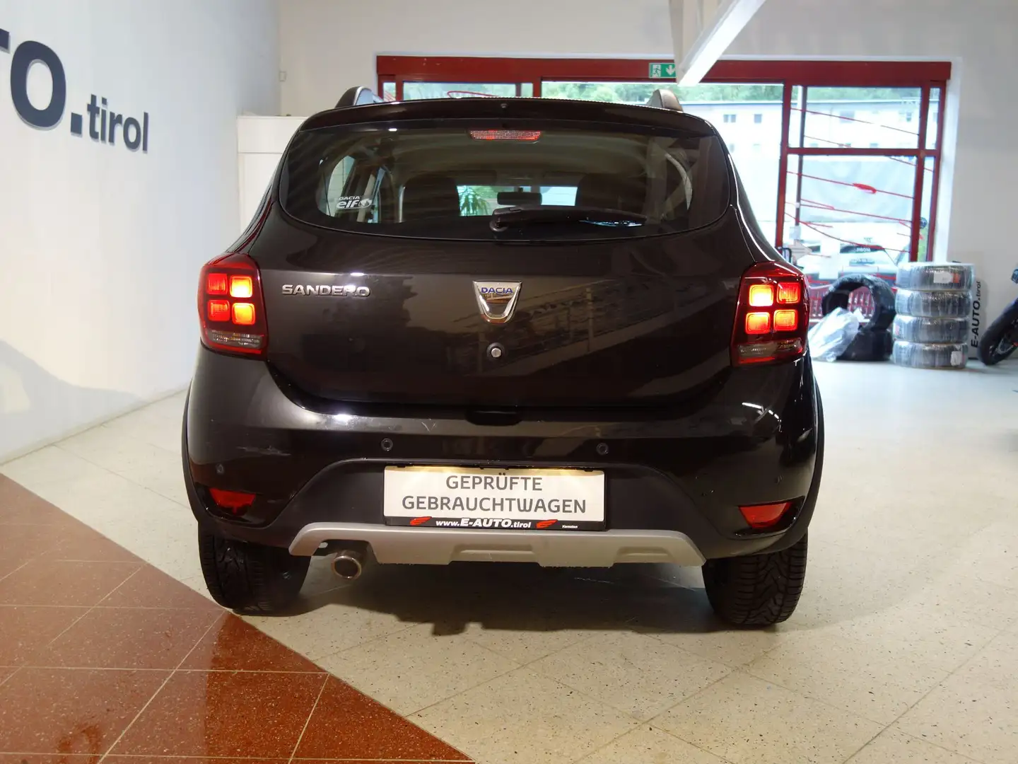 Vehicle image, number 6