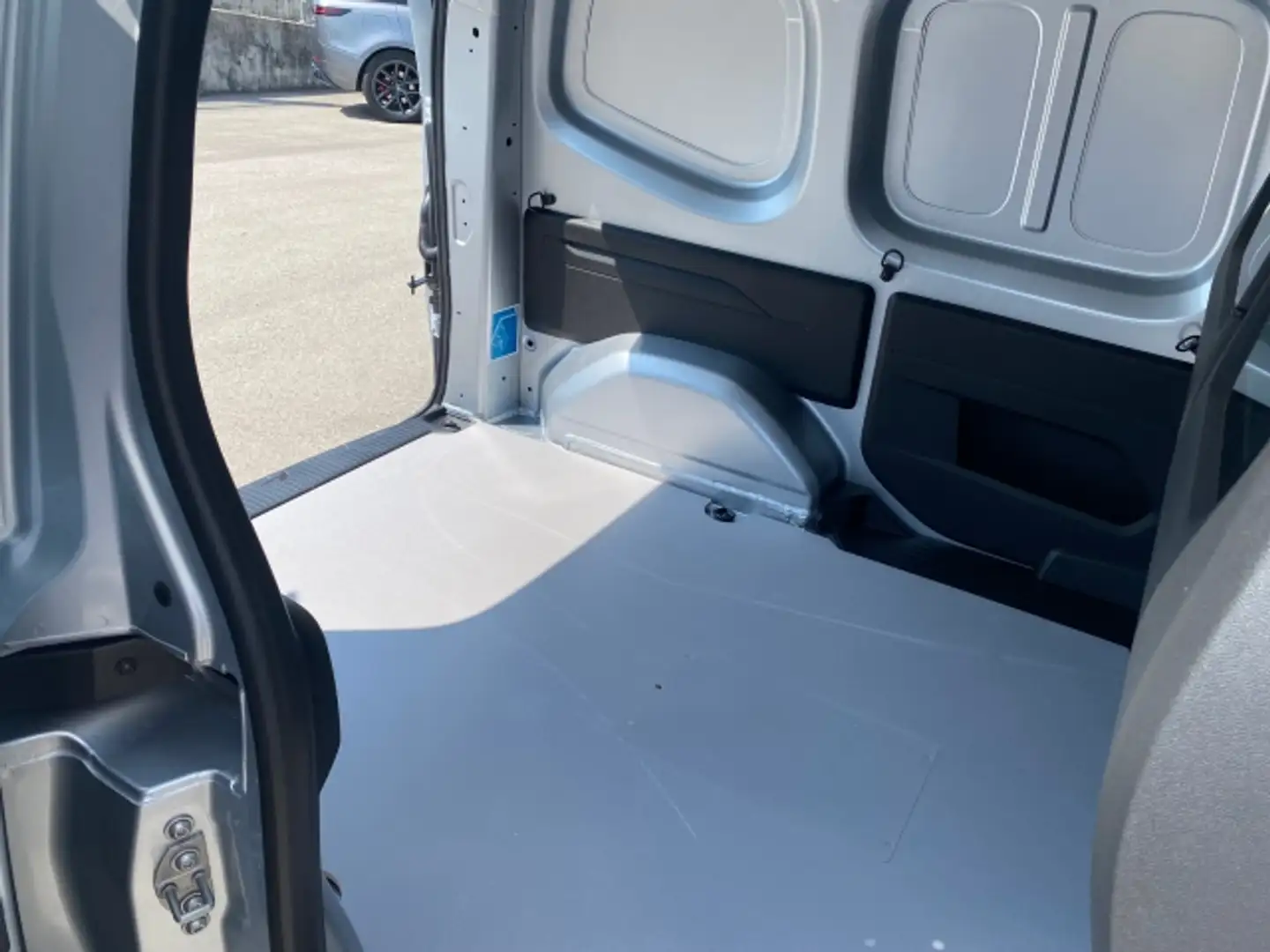 Vehicle image, number 8
