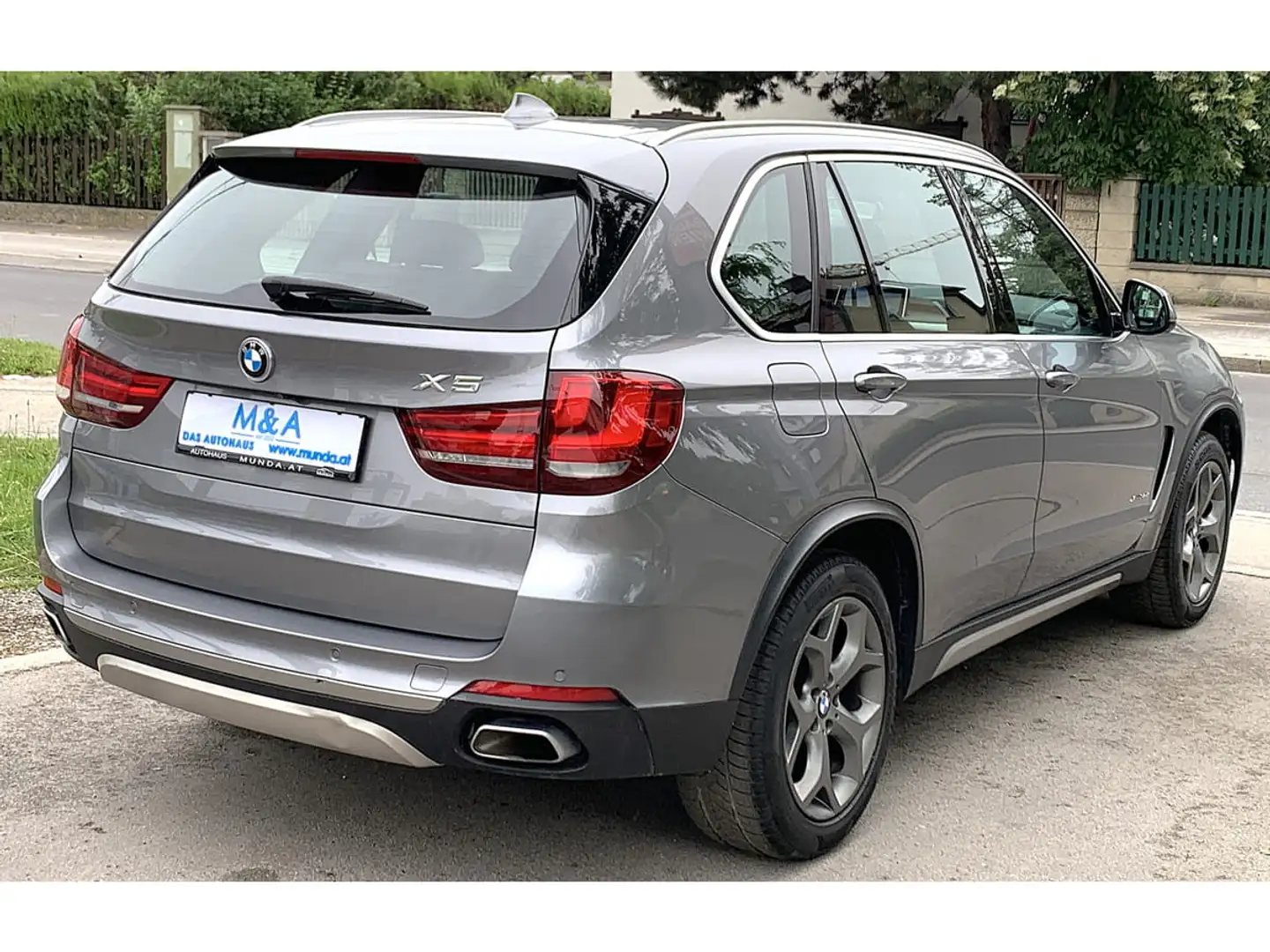 Vehicle image, number 6
