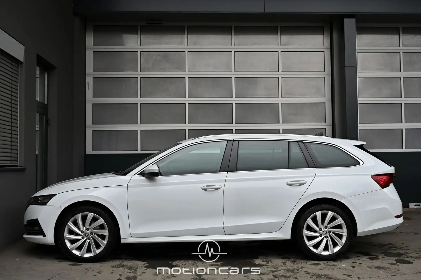 Vehicle image, number 6