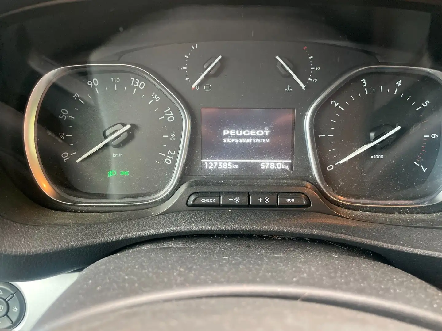 Vehicle image, number 8