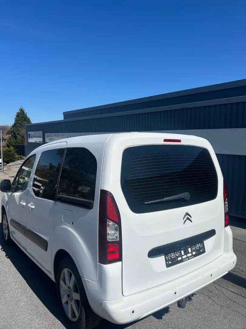 Vehicle image, number 4