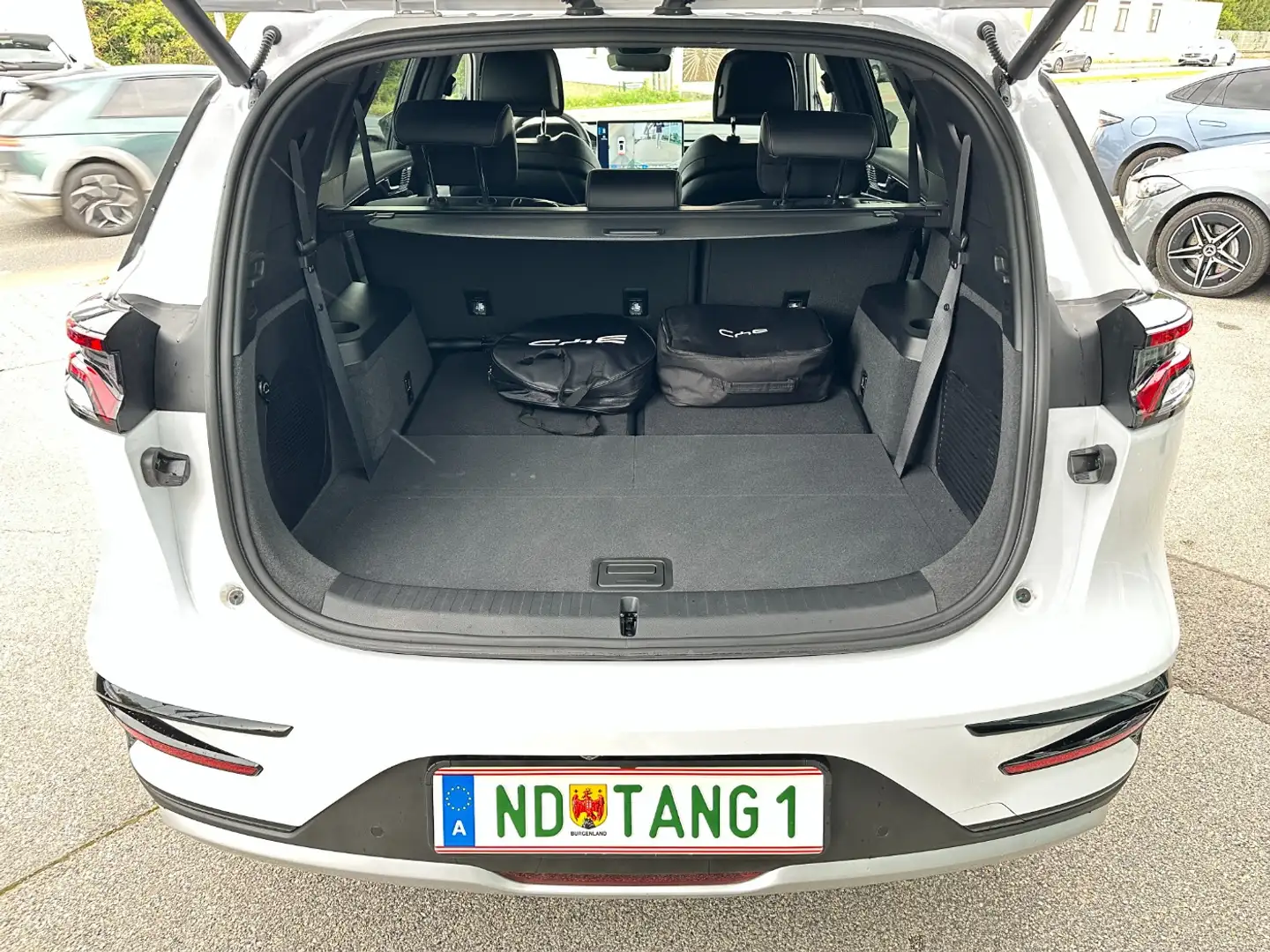 Vehicle image, number 8