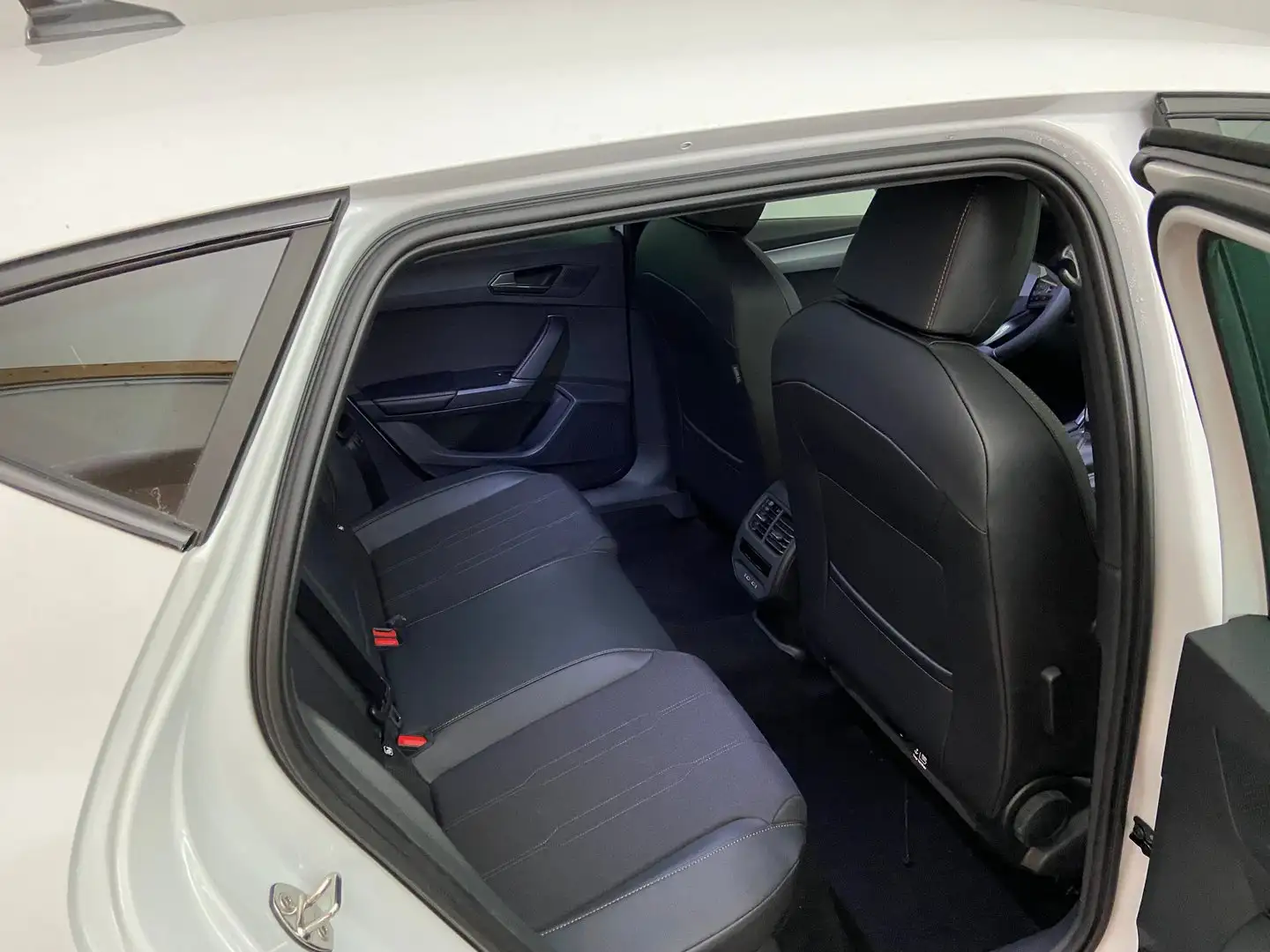 Vehicle image, number 5