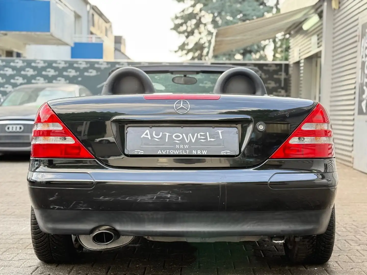 Vehicle image, number 10