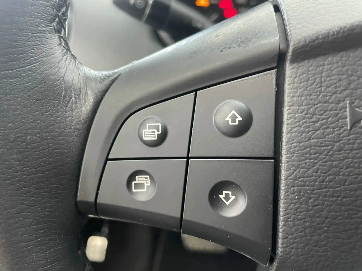 Vehicle image, number 8