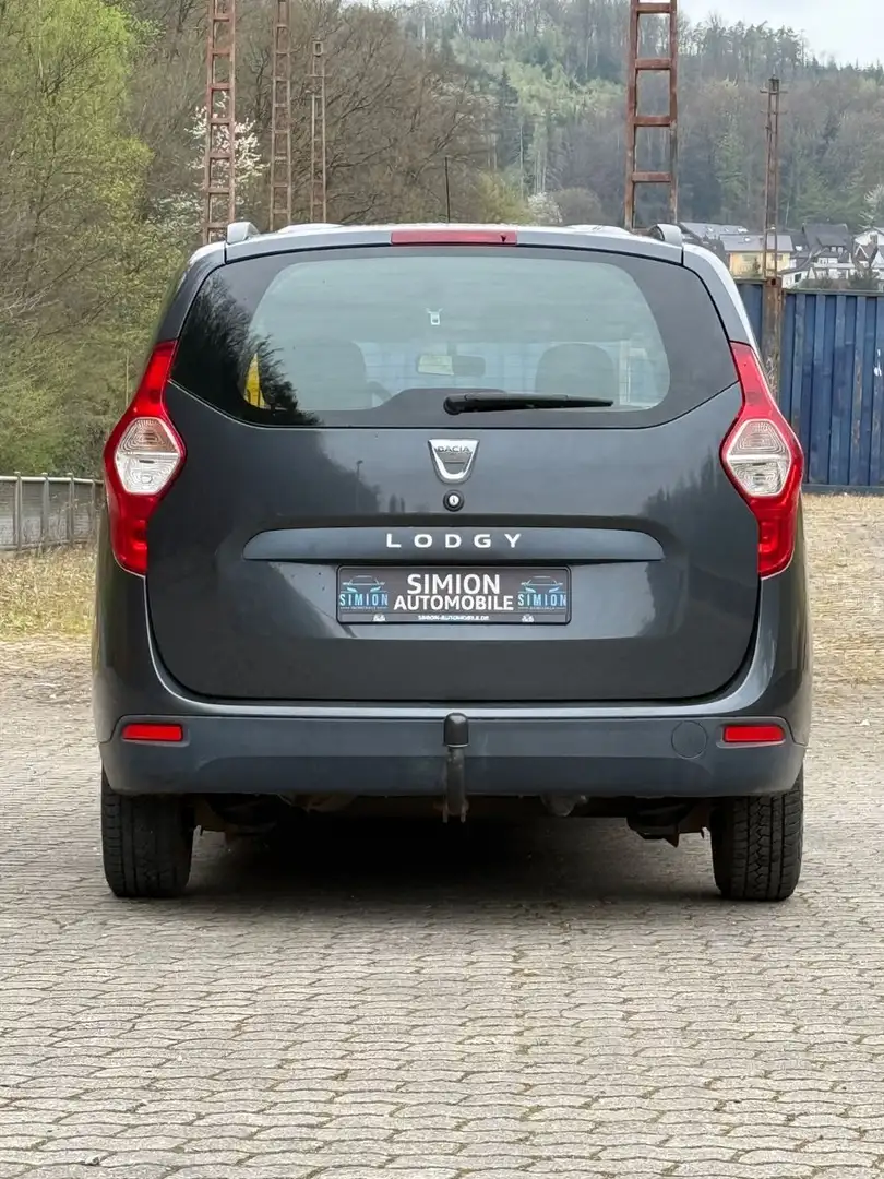 Vehicle image, number 6