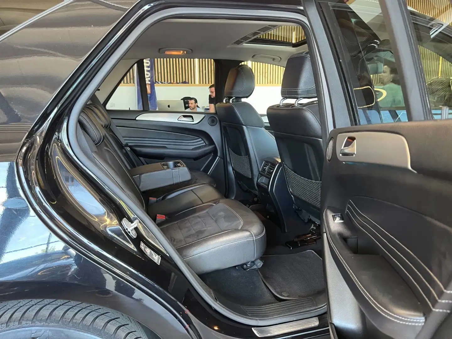 Vehicle image, number 12