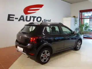 Vehicle image thumbnail, number 7