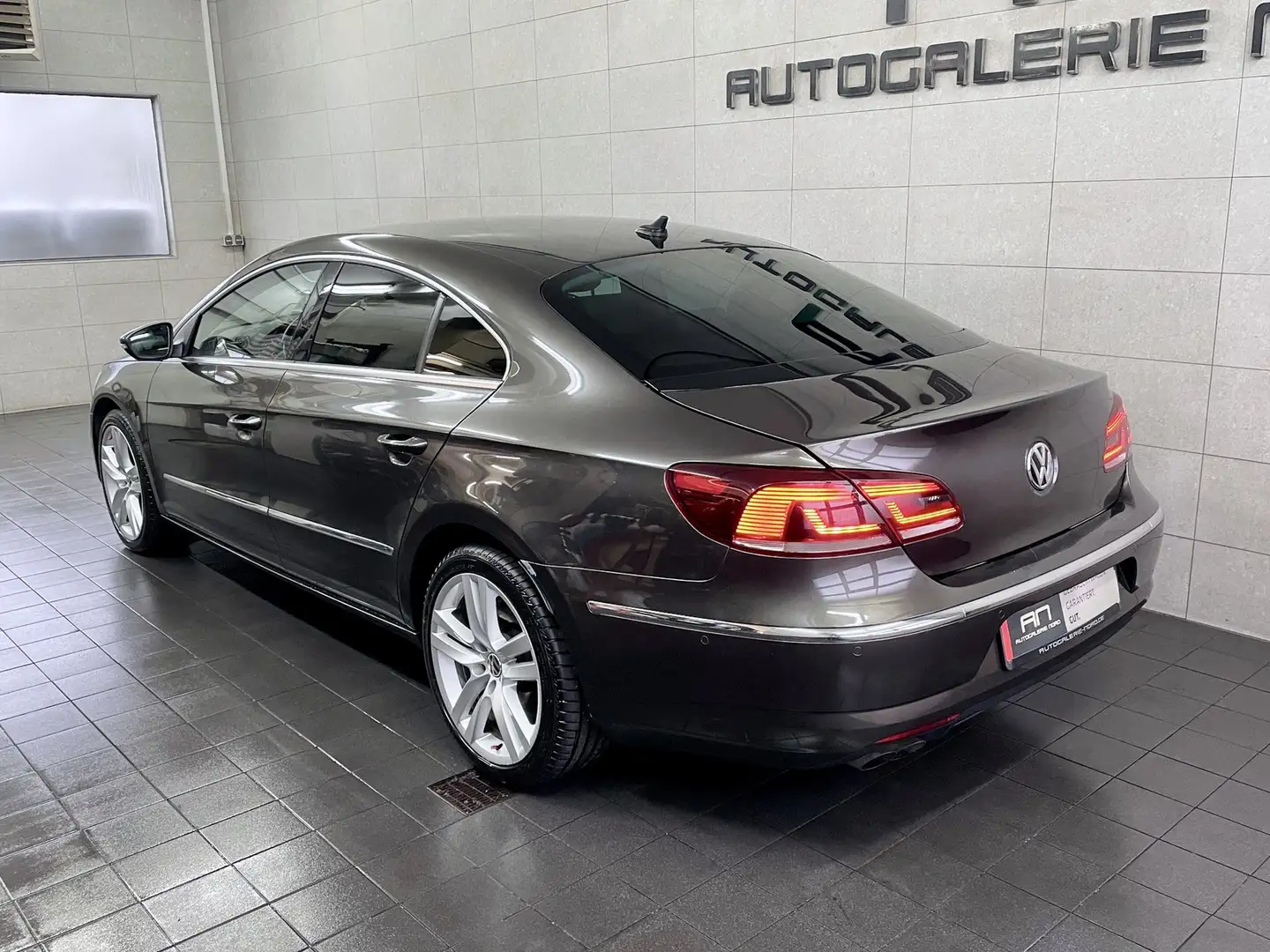 Vehicle image, number 8