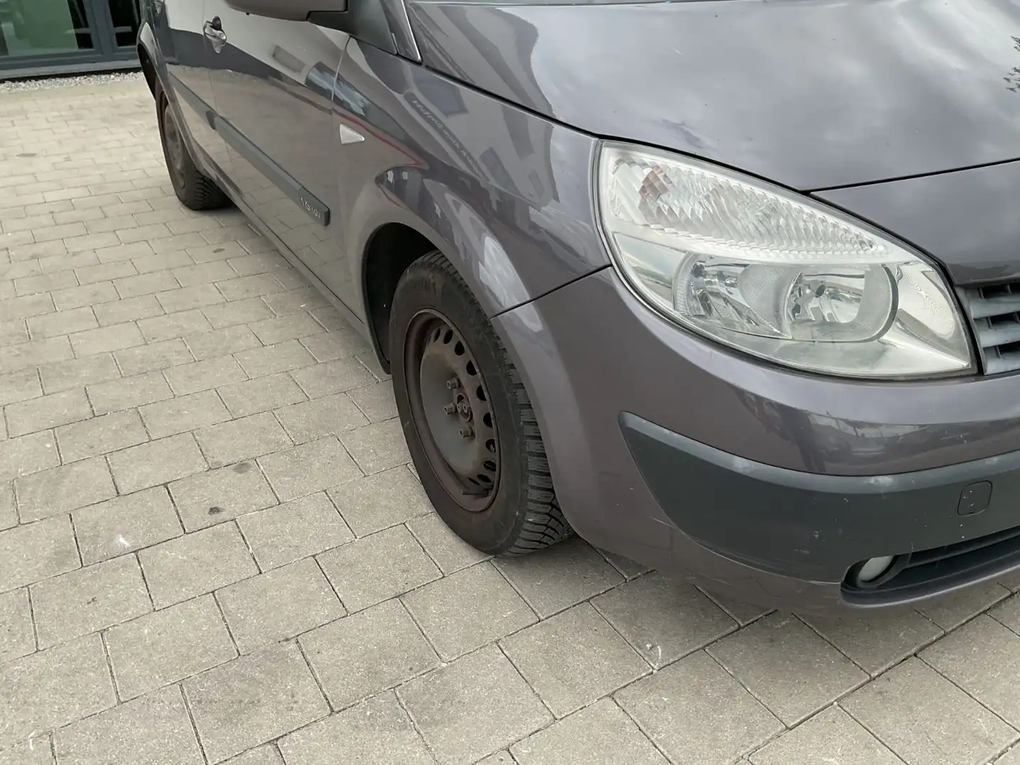 Vehicle image, number 10