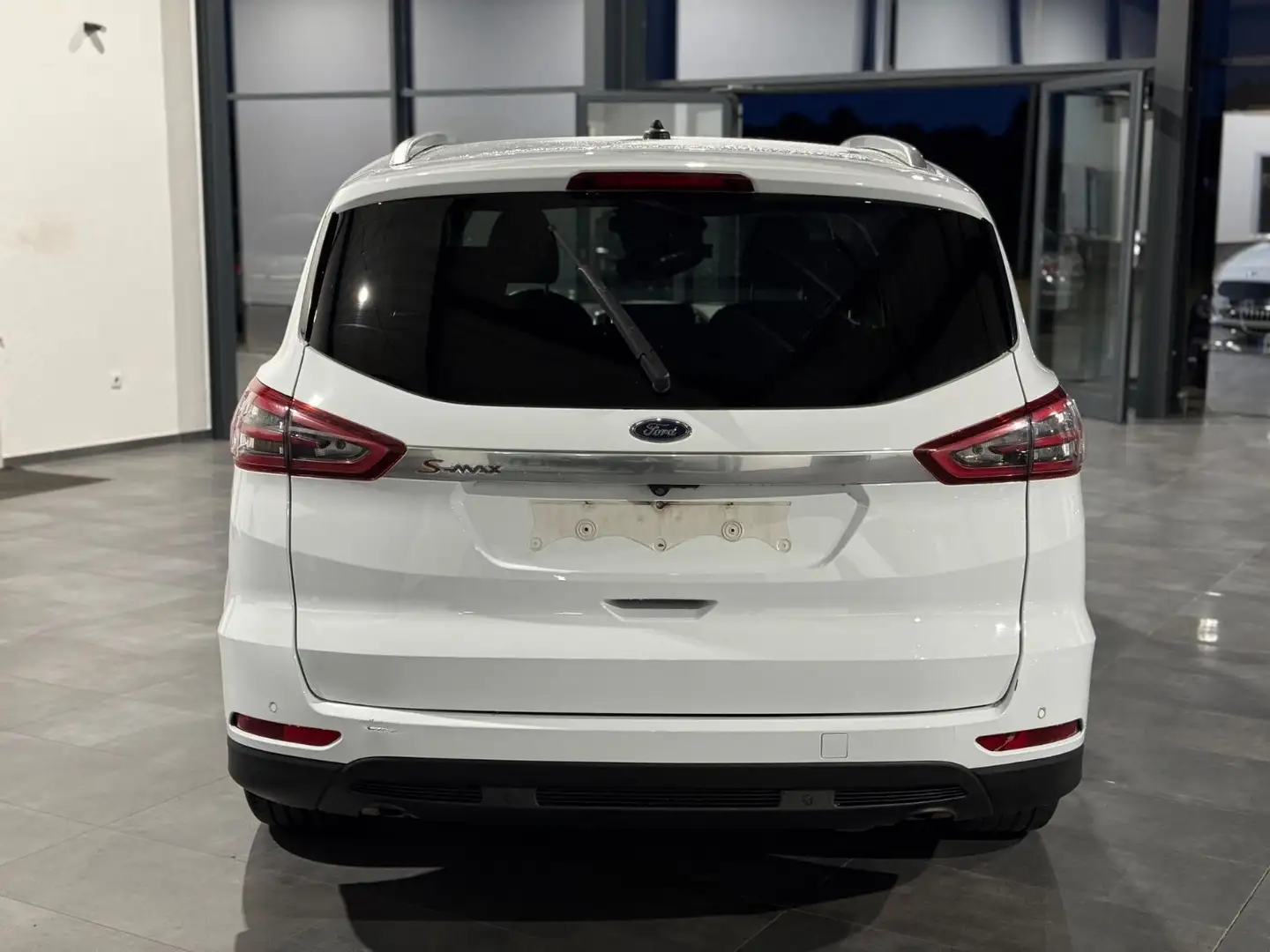 Vehicle image, number 6