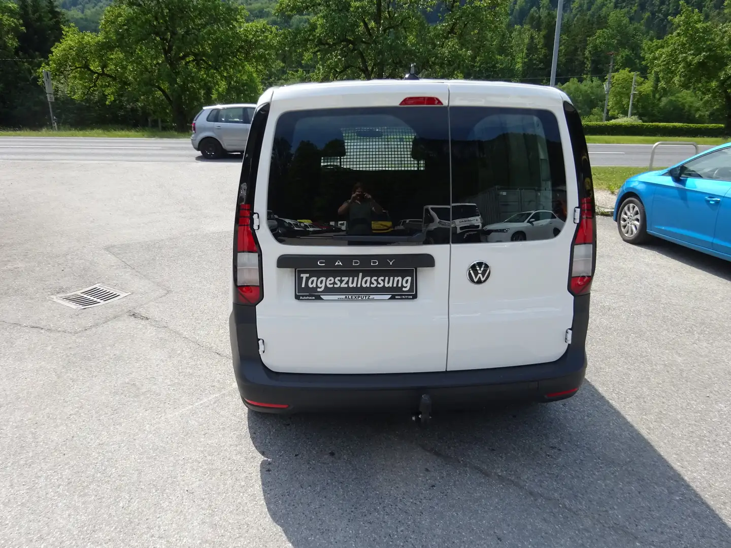 Vehicle image, number 6