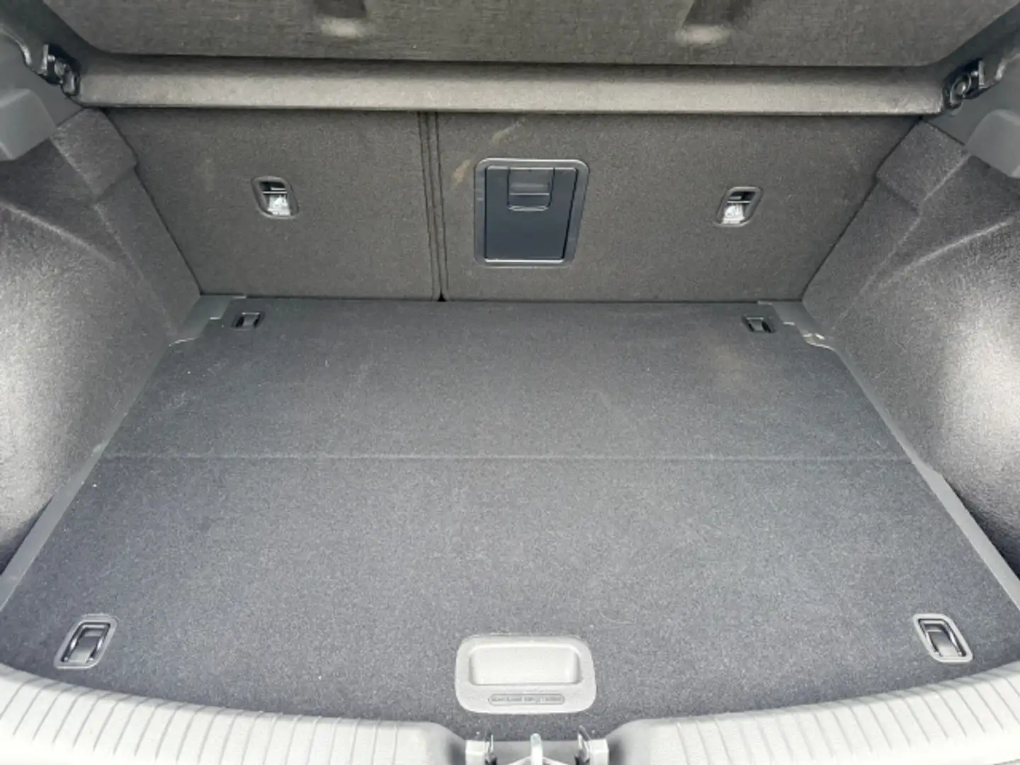 Vehicle image, number 6
