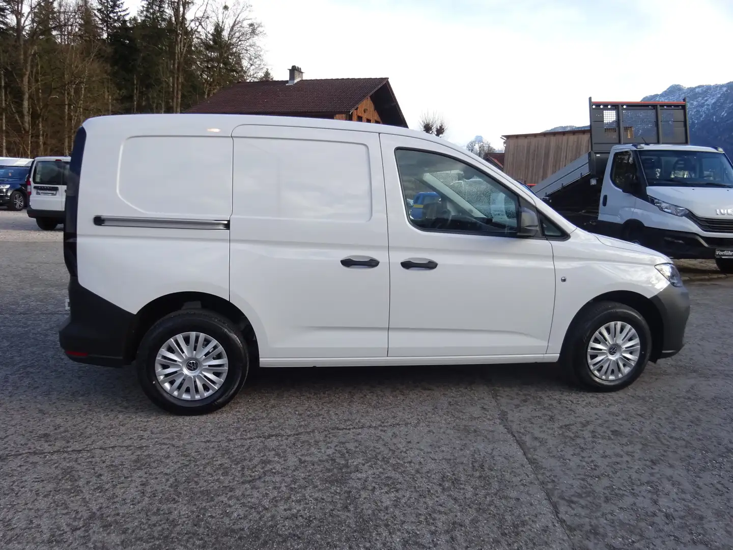 Vehicle image, number 4