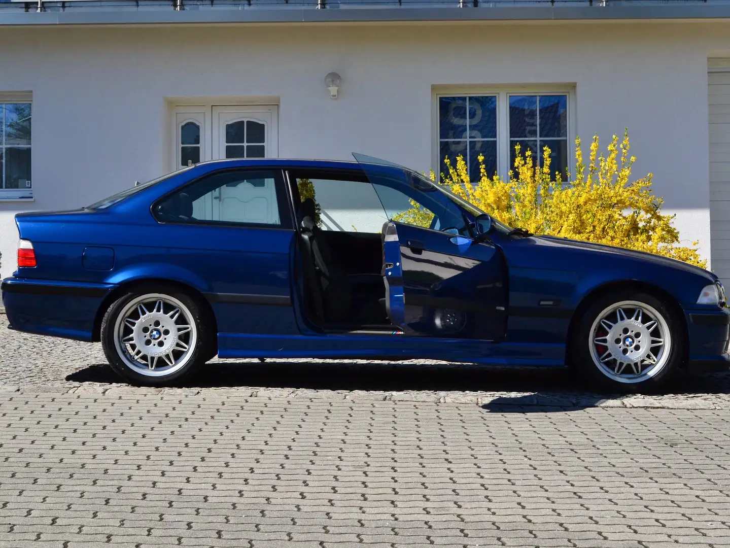 Vehicle image, number 4