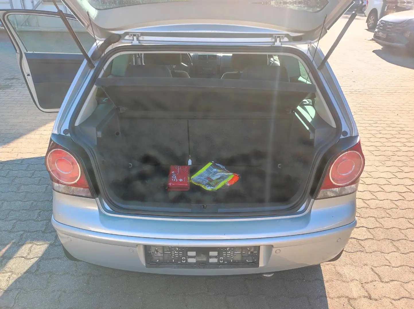 Vehicle image, number 6
