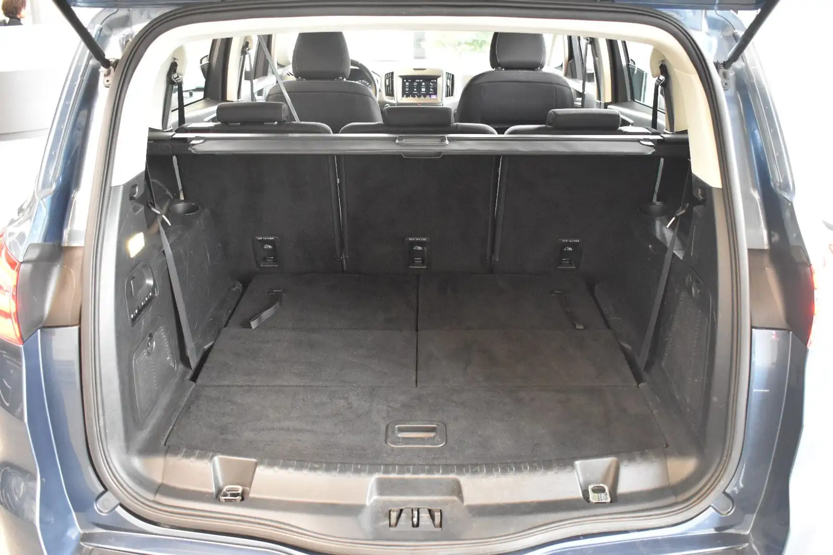 Vehicle image, number 12