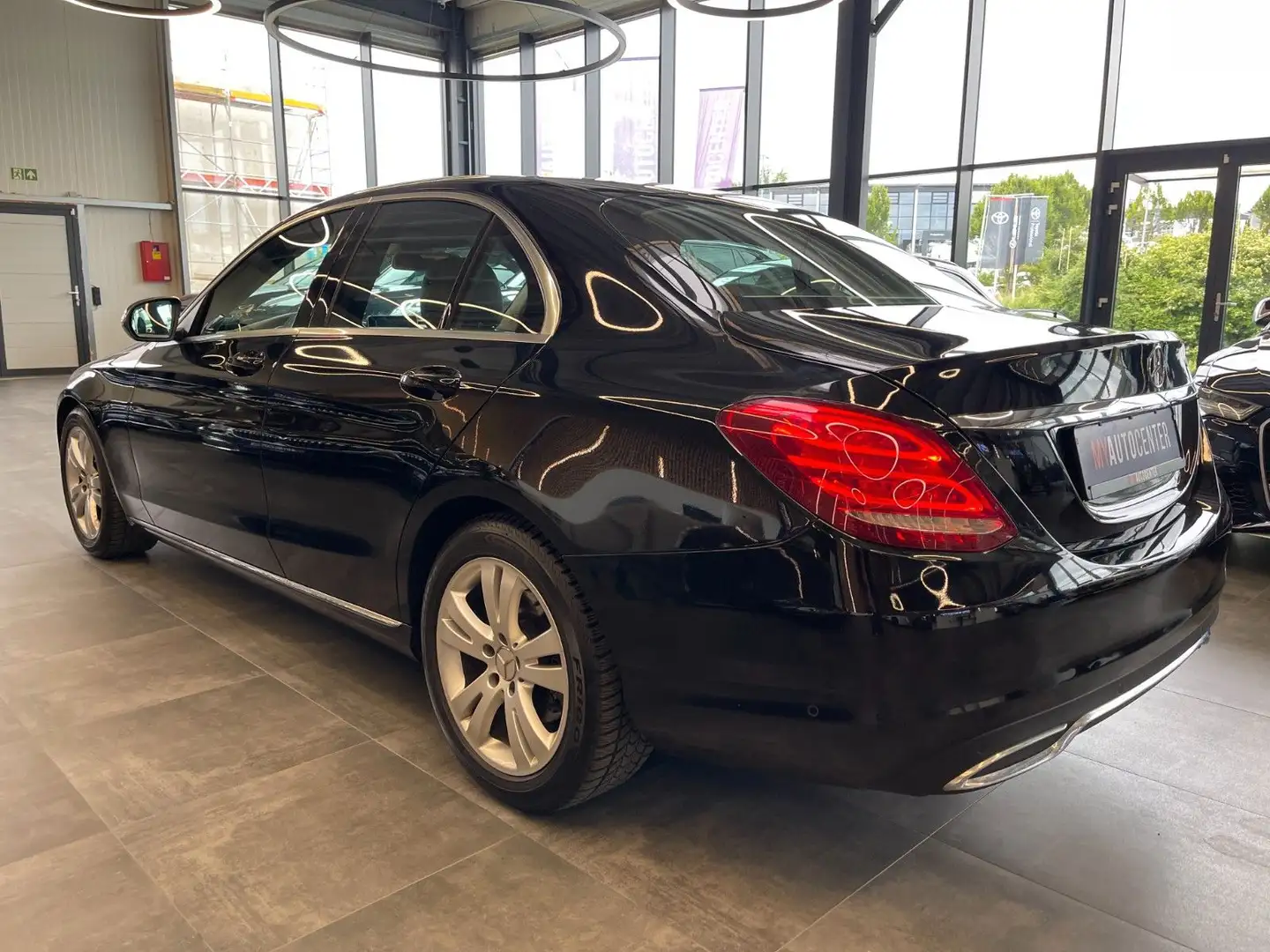 Vehicle image, number 6