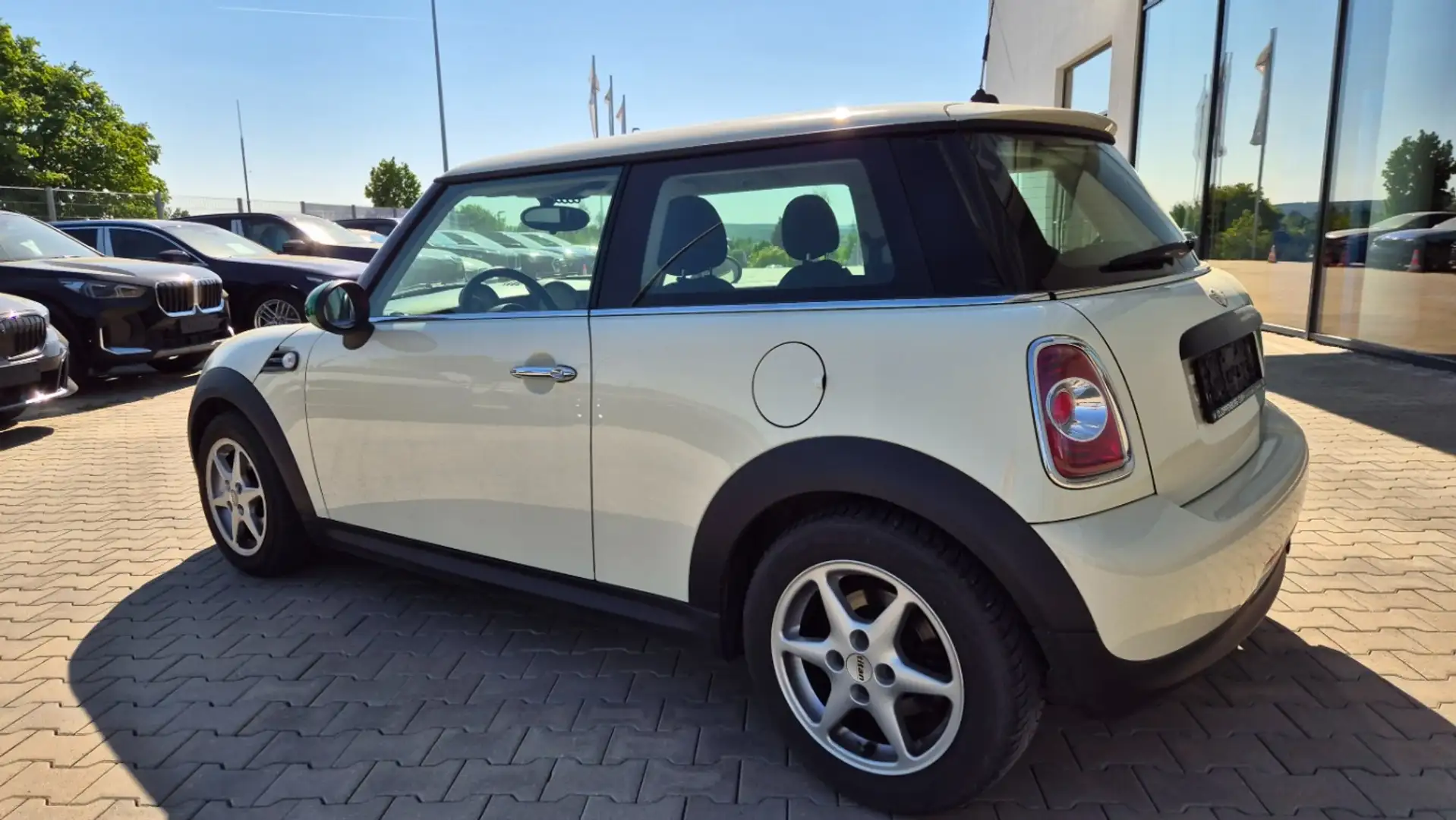 Vehicle image, number 2