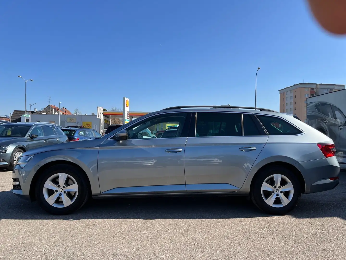 Vehicle image, number 6